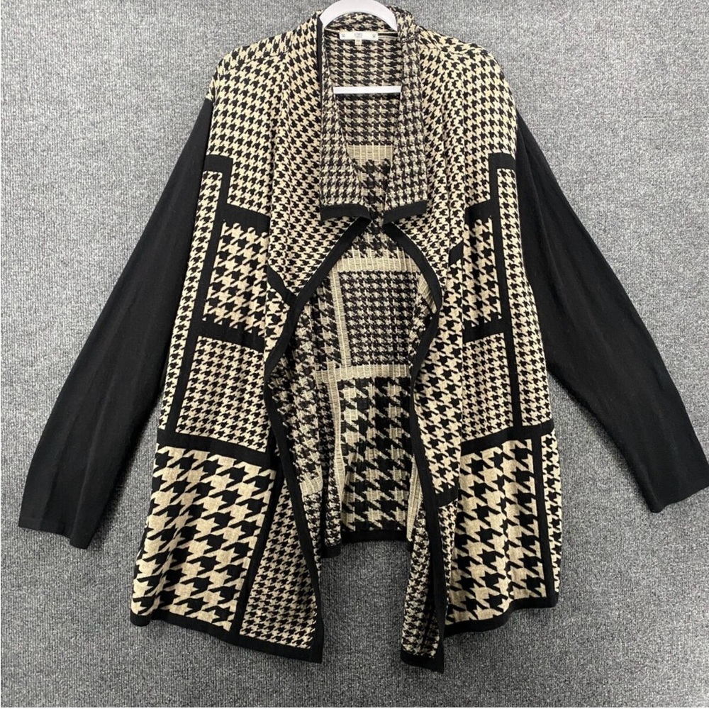Sioni Black and Cream Cardigan with Asymmetrical Houndstooth Design